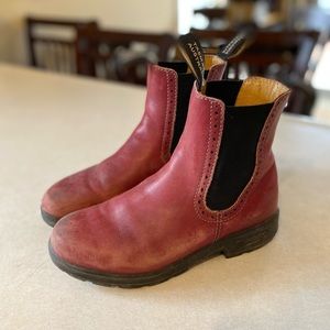 Women’s red Blundstones